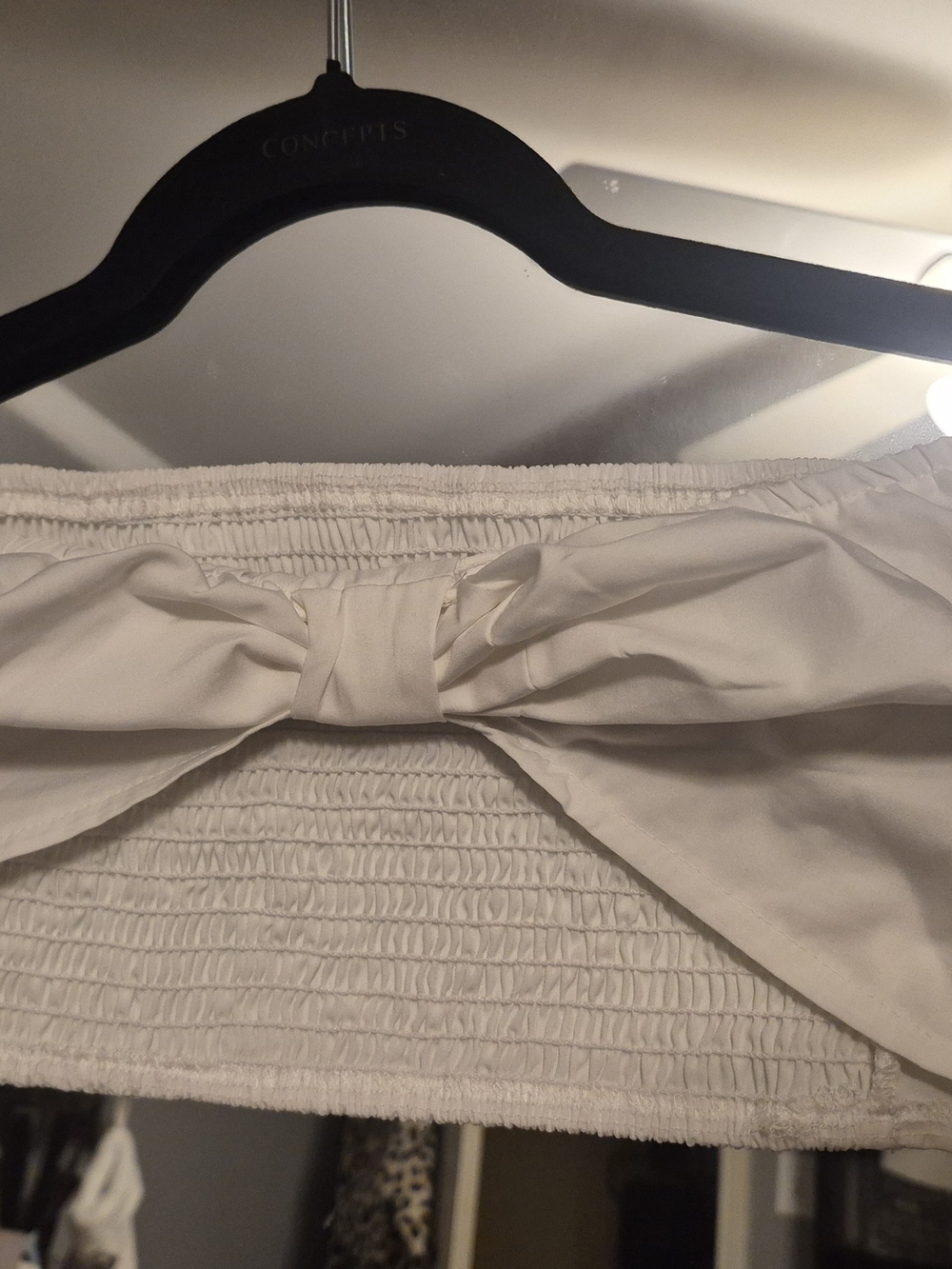 SHEIN White Curvy Tag Detail